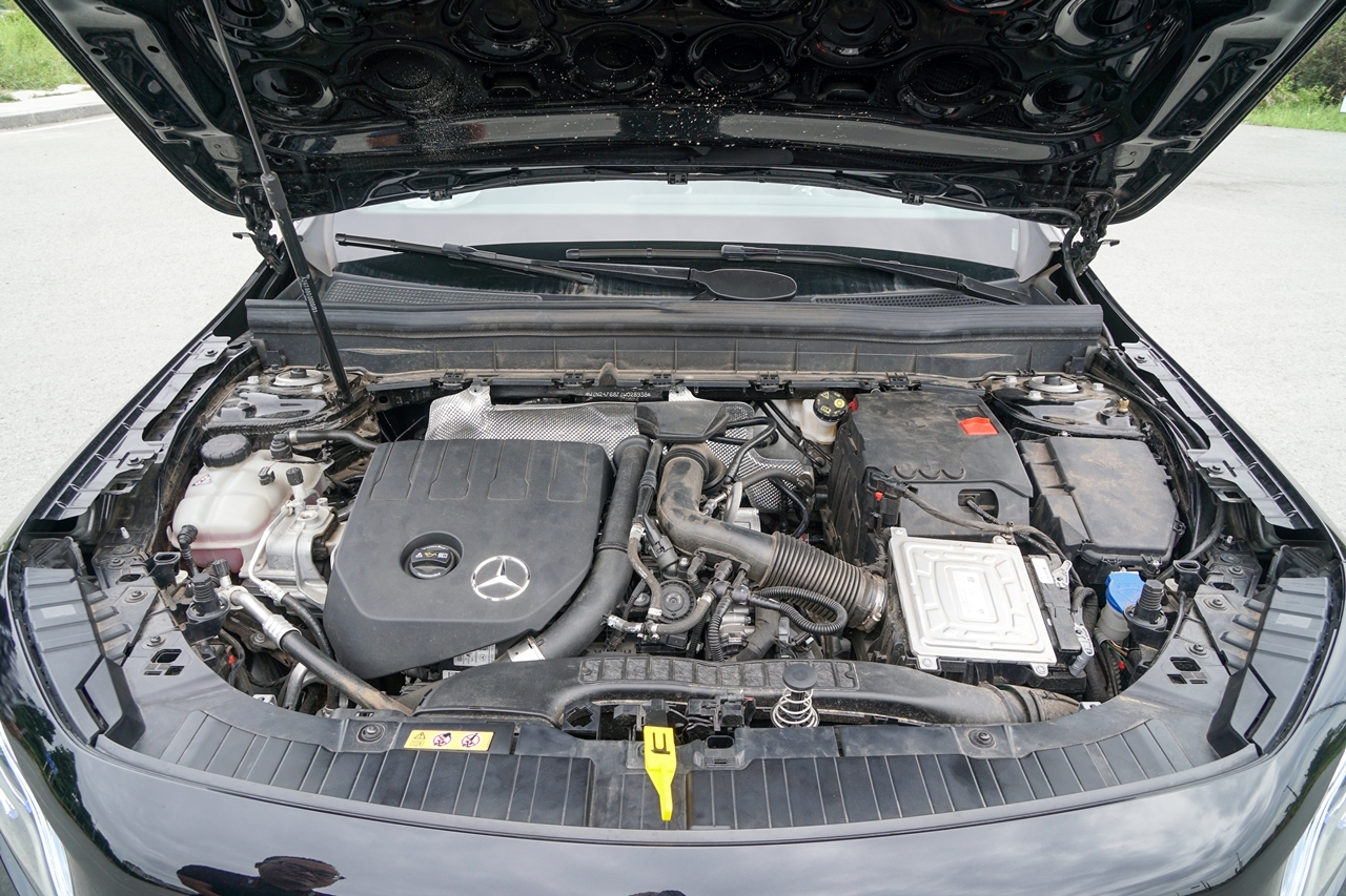 Đánh giá nhanh Mercedes-Benz GLB 200