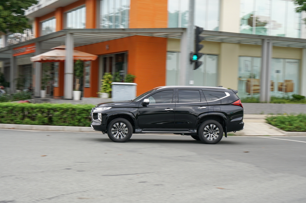 Đánh giá xe nhanh: Mitsubishi Pajero Sport 2020 4x2 AT Đánh giá xe nhanh: Mitsubishi Pajero Sport 2020 4x2 AT
