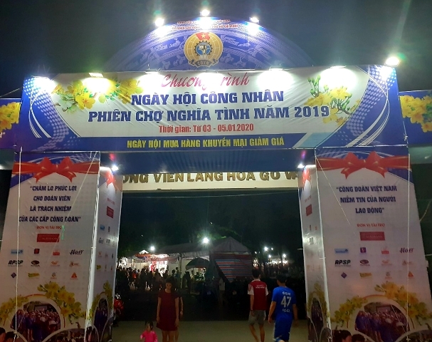 Dành tặng 400 phần quà cho công nhân tiêu biểu, có hoàn cảnh khó khăn danh tang 400 phan qua cho cong nhan tieu bieu co hoan canh kho khan