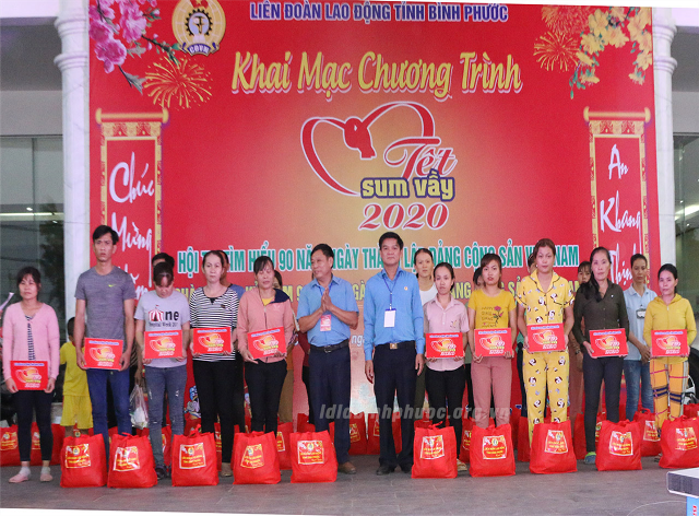 bieu duong 90 chu tich cong doan co so tieu bieu