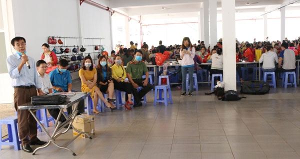 tuyen truyen ve phong chong dich benh virus corona moi cho hon 40 ngan cong nhan