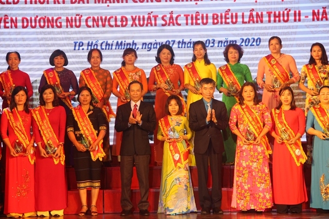 Tuyên dương 40 tập thể và 80 cá nhân "Giỏi việc nước, đảm việc nhà"