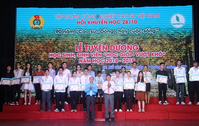 tang hoc bong 15 ty dong tiep suc 500 con cnvcld hoc gioi vuot kho