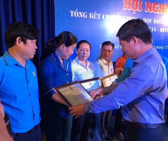 Trao gần 165 ngàn suất học bổng Nguyễn Đức Cảnh cho con CNVCLĐ trao gan 165 ngan suat hoc bong nguyen duc canh cho con cnvcld