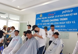 Chương trình cắt tóc miễn phí mang niềm vui đến cho công nhân