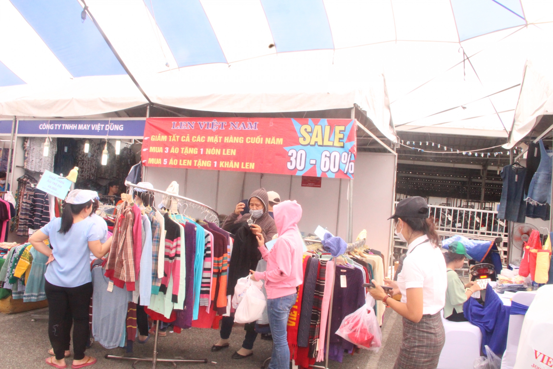 to chuc tet sum vay ban hang giam gia tu 20 50 cho cong nhan