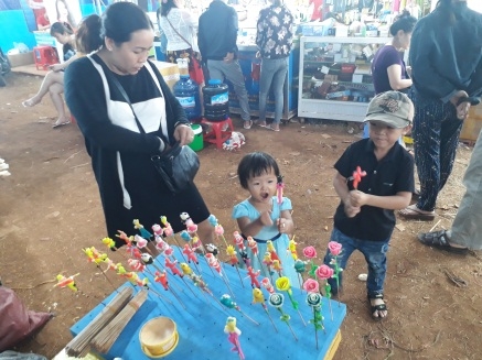 Thanh niên Hà Nội đem tò he lên Tây Nguyên thanh nien ha noi dem to he len tay nguyen