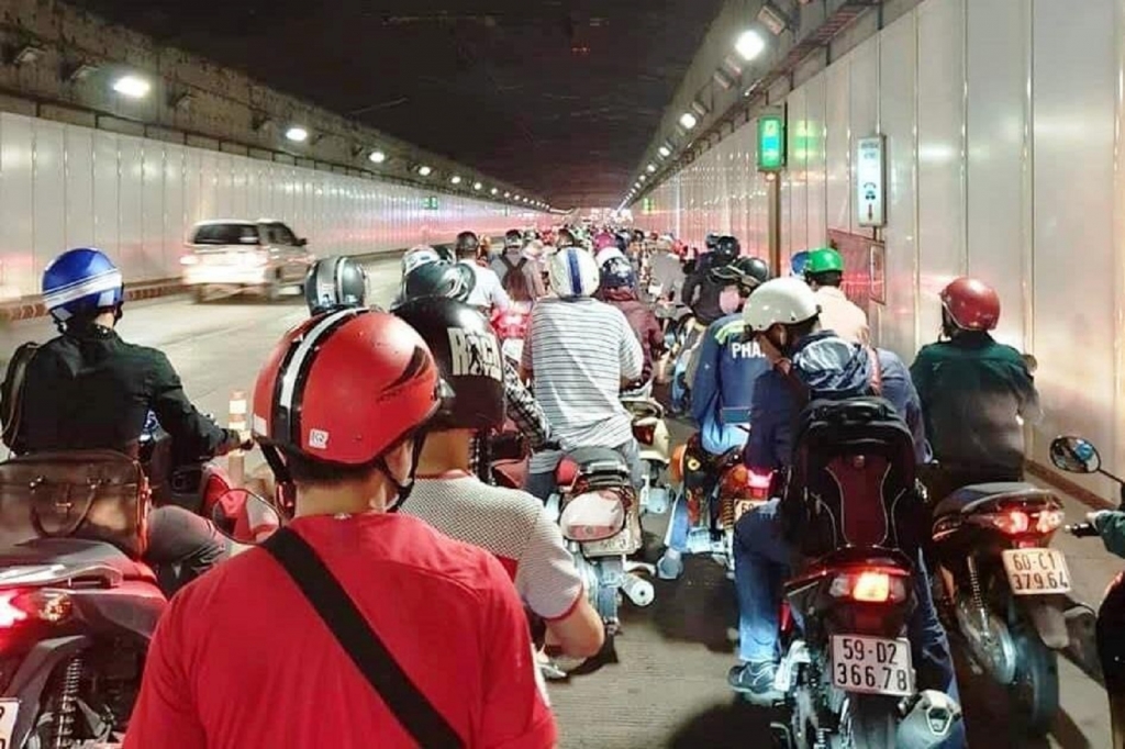 Bão số 3 đổ bộ, điều khiển xe máy thế nào cho an toàn? bao so 3 do bo dieu khien xe may the nao cho an toan