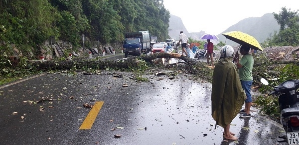 anh huong cua bao so 3 ql6 qua dia ban son la lien tuc sat lo