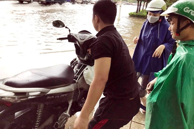 ha noi dich vu cuu ho kiem tien trieu an theo mua ngap