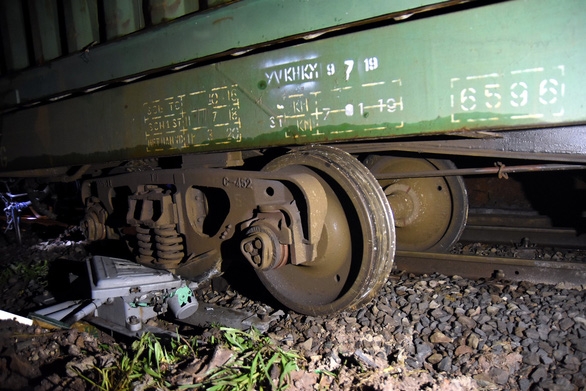 Đường sắt Bắc - Nam tê liệt gần 5 giờ vì tàu trật bánh ở Đồng Nai duong sat bac nam te liet gan 5 gio vi tau trat banh o dong nai