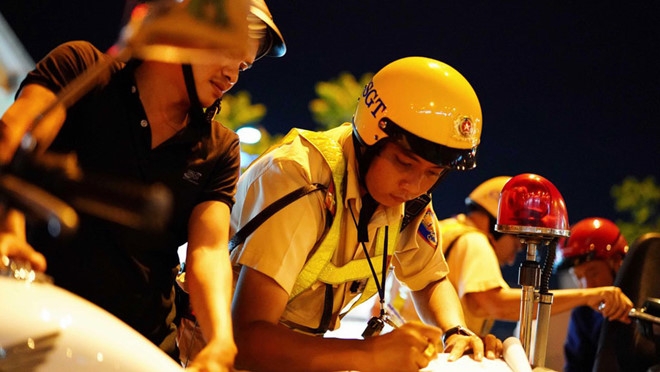 Phạt tới 40 triệu đồng đối với người điều khiển xe có hơi men chi can co hoi ruou bia nguoi lai xe co the bi xu phat toi 40 trieu dong