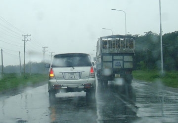 Clip: Hành động của tài xế xe ben gây cảm kích và những lưu ý để vượt xe an toàn clip hanh dong cua tai xe xe ben gay cam kich va nhung luu y de vuot xe an toan