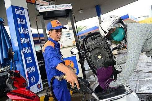 gia xang dau tiep tuc giam nhe tu 15h