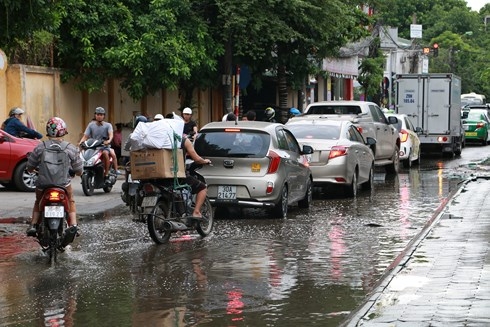 ky la con duong khong mua cung ngap giua long ha noi