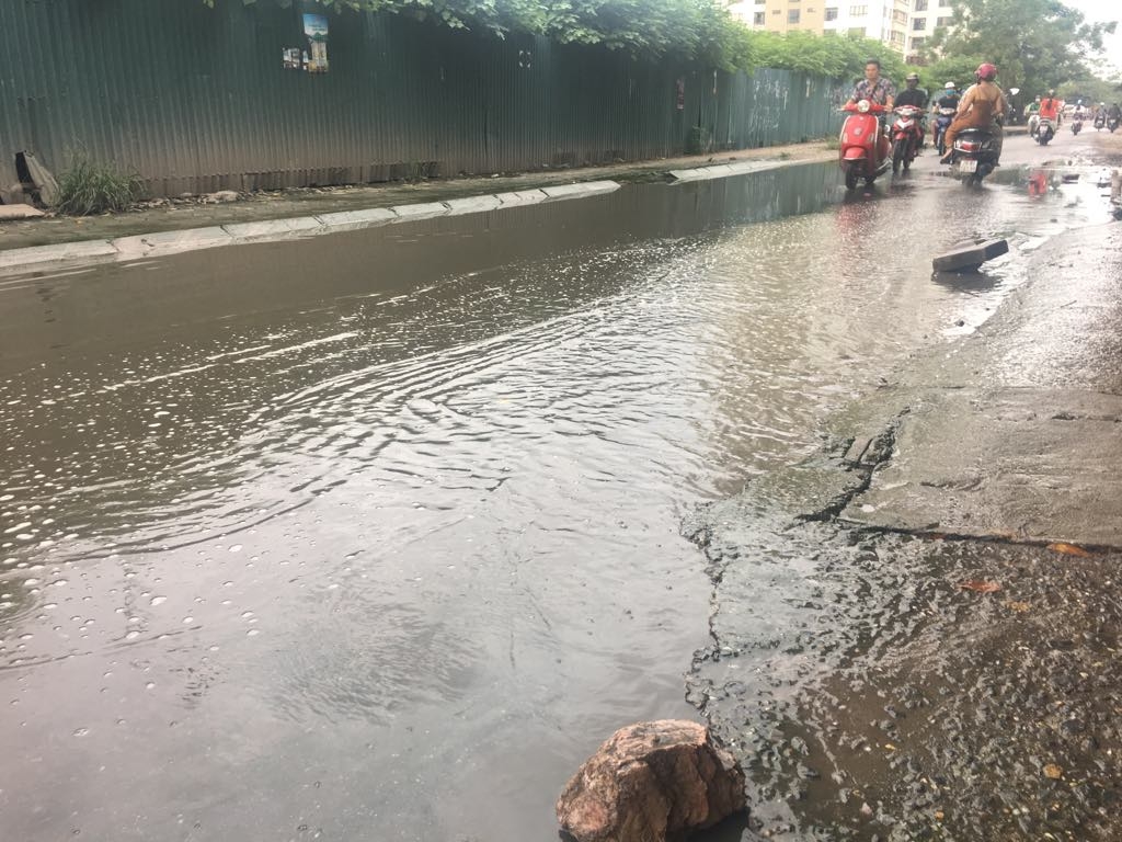 ky la con duong khong mua cung ngap giua long ha noi