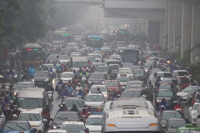 Mưa lớn vào sáng sớm khiến nhiều tuyến phố ở Hà Nội tê liệt anh mua lon vao sang som khien nhieu tuyen pho o ha noi te liet