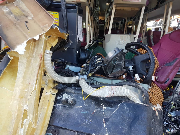 Tai nạn xe khách kinh hoàng ở Khánh Hòa, hàng chục người bị thương tai nan xe khach kinh hoang o khanh hoa hang chuc nguoi bi thuong