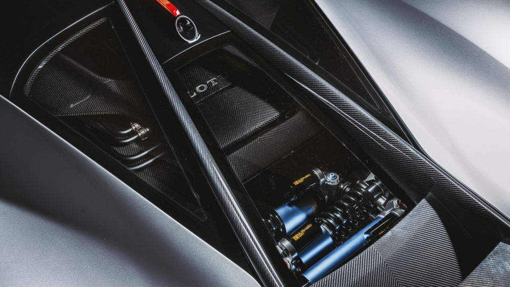 moi ra mat sieu xe dien manh nhat the gioi bi che chay cham