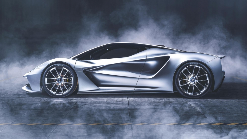 moi ra mat sieu xe dien manh nhat the gioi bi che chay cham