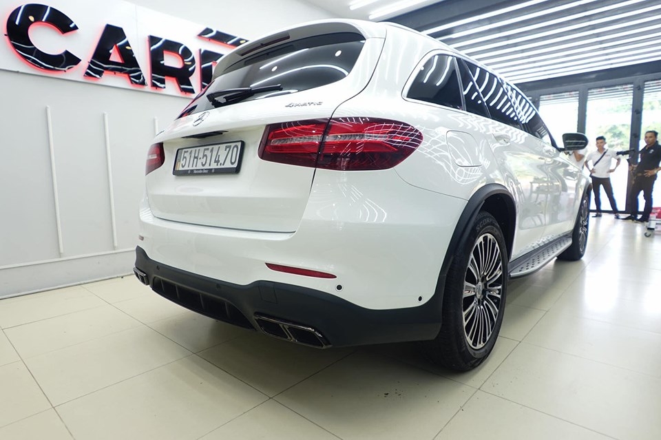 ung hoang phuc manh tay do mercedes benz glc 250 len body kit glc 63