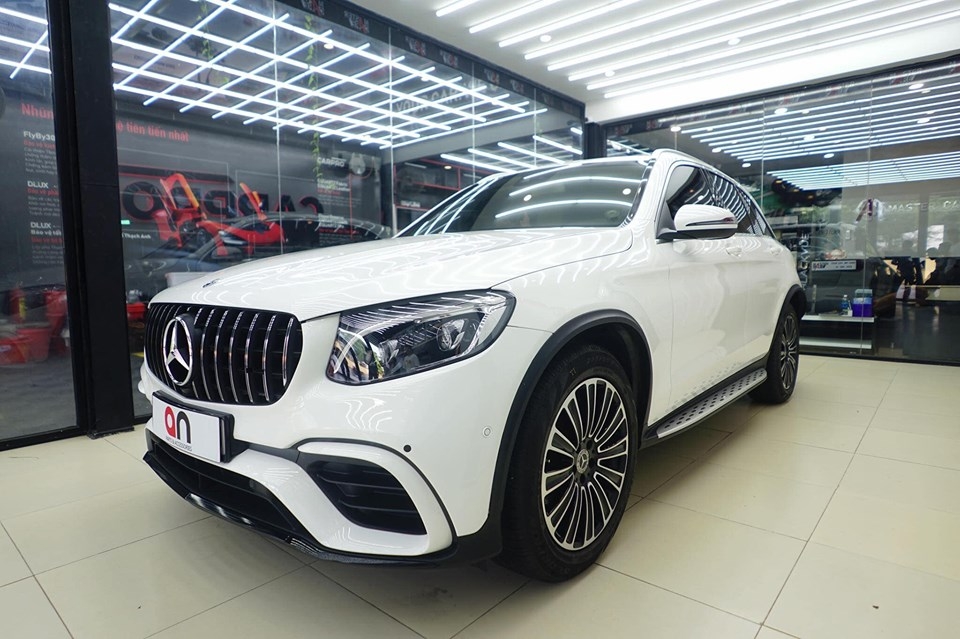 ung hoang phuc manh tay do mercedes benz glc 250 len body kit glc 63
