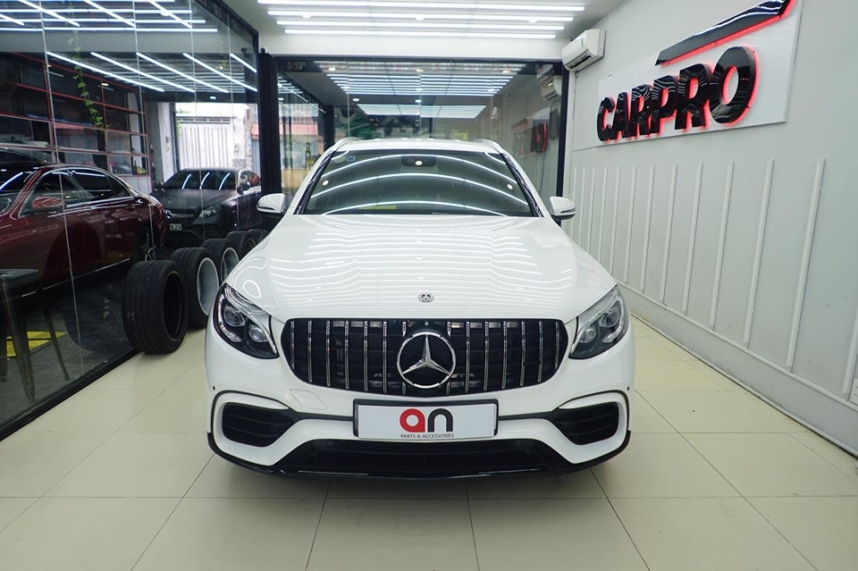 ung hoang phuc manh tay do mercedes benz glc 250 len body kit glc 63