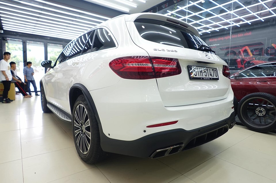 ung hoang phuc manh tay do mercedes benz glc 250 len body kit glc 63
