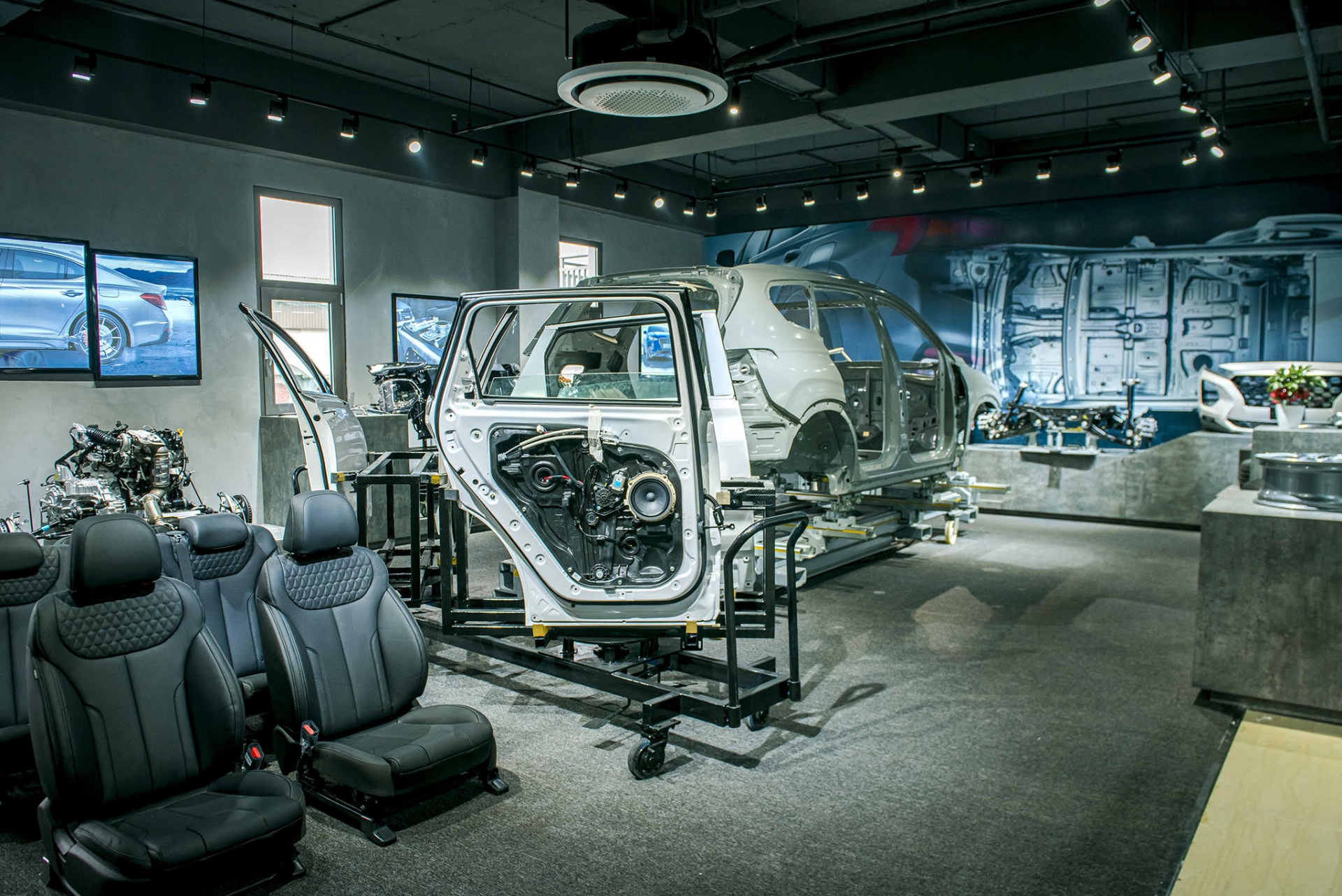 tc motor khanh thanh trung tam trai nghiem hyundai