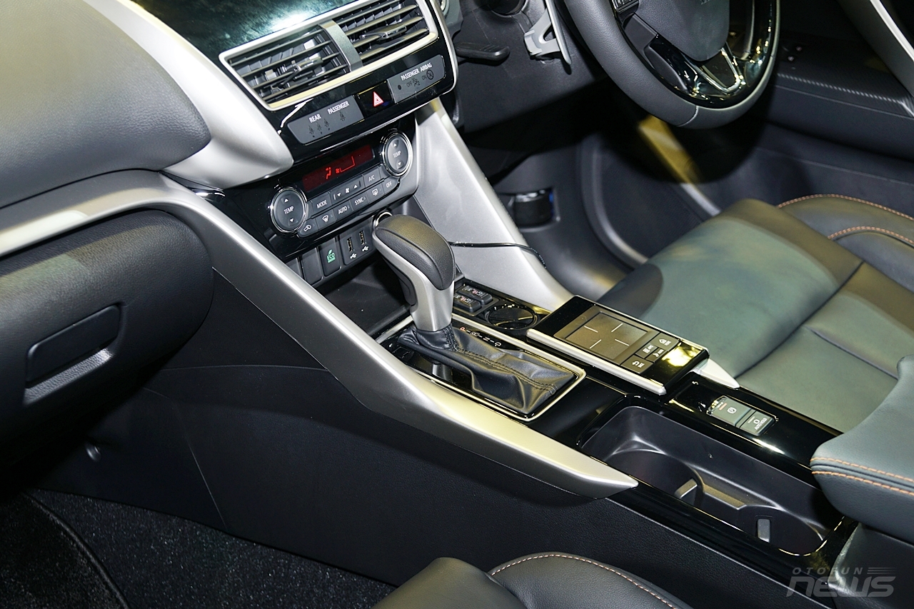 Cận cảnh Mitsubishi Eclipse Cross sắp được bán tại Việt Nam can canh mitsubishi eclipse cross sap duoc ban tai viet nam