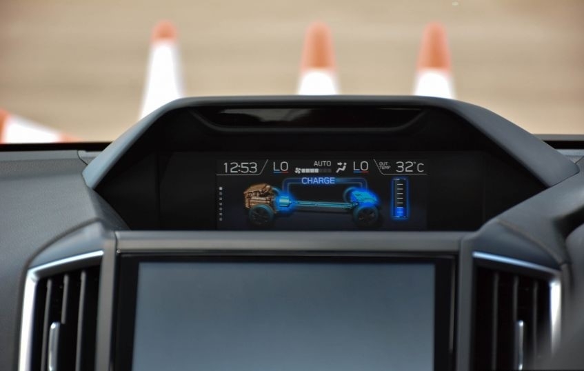 Cận cảnh xe 'lai' Subaru Forester e-Boxer can canh xe lai subaru forester e boxer