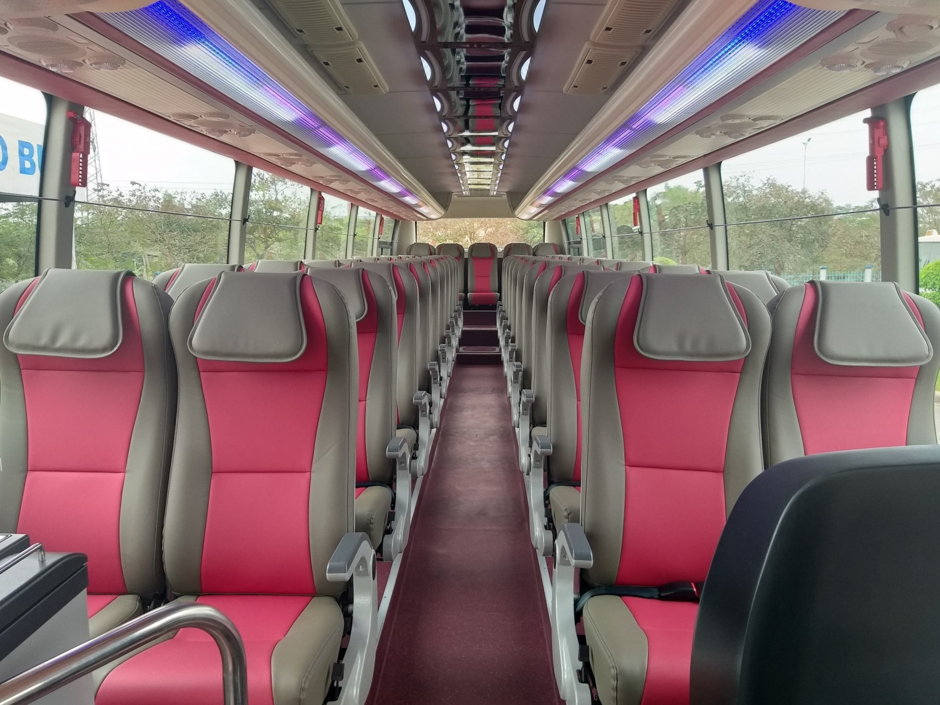 daewoo bus viet nam gioi thieu hai dong xe khach g8 va g12 phien ban moi