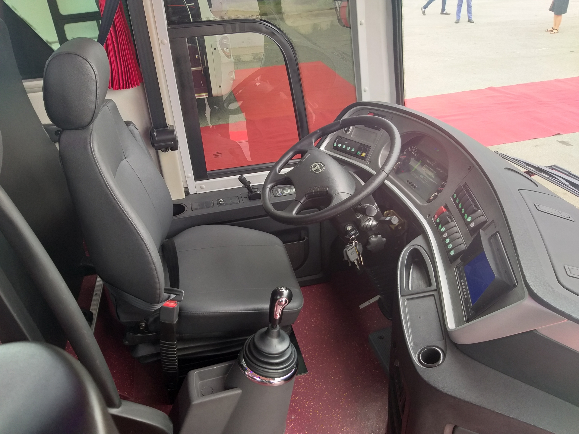 daewoo bus viet nam gioi thieu hai dong xe khach g8 va g12 phien ban moi