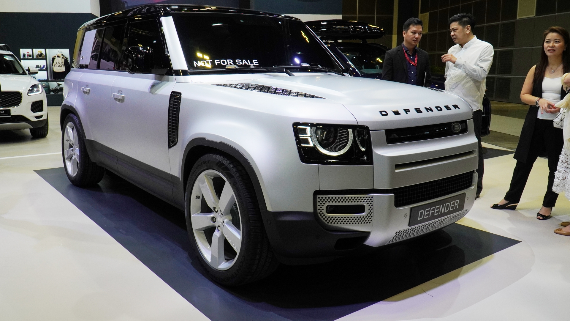 anh thuc te land rover defender 110 first edition gia 512 ty dong