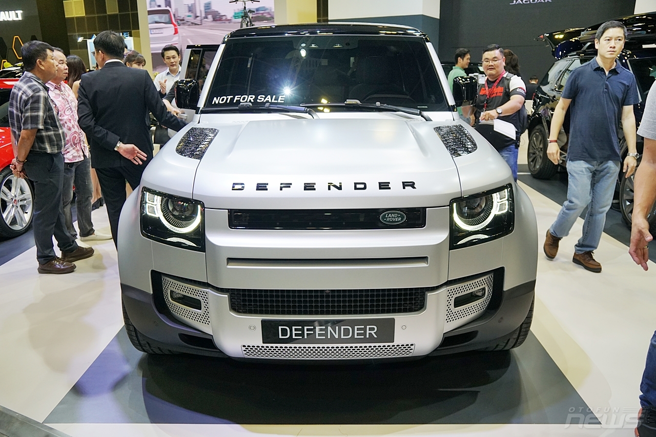 anh thuc te land rover defender 110 first edition gia 512 ty dong