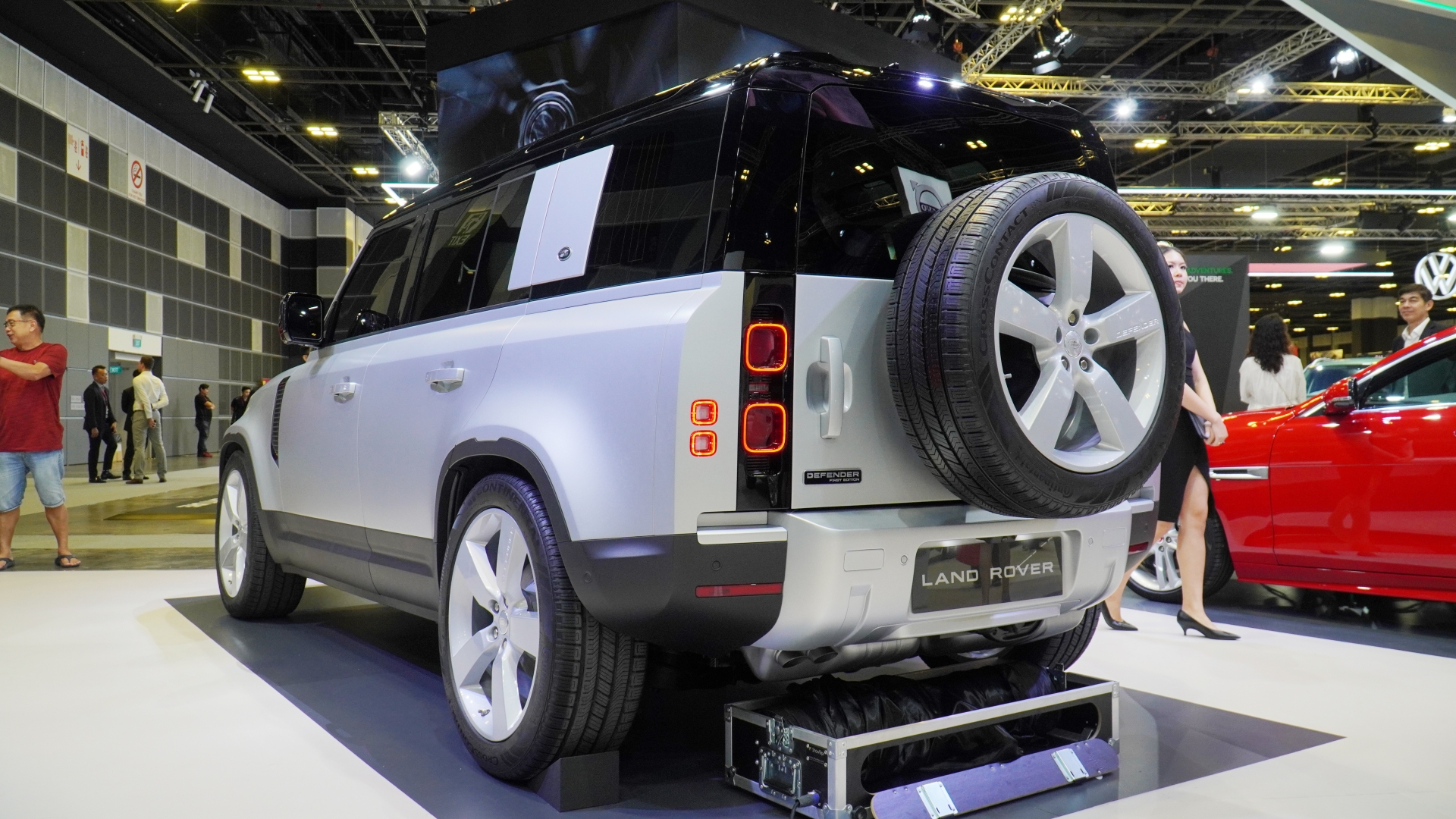 anh thuc te land rover defender 110 first edition gia 512 ty dong