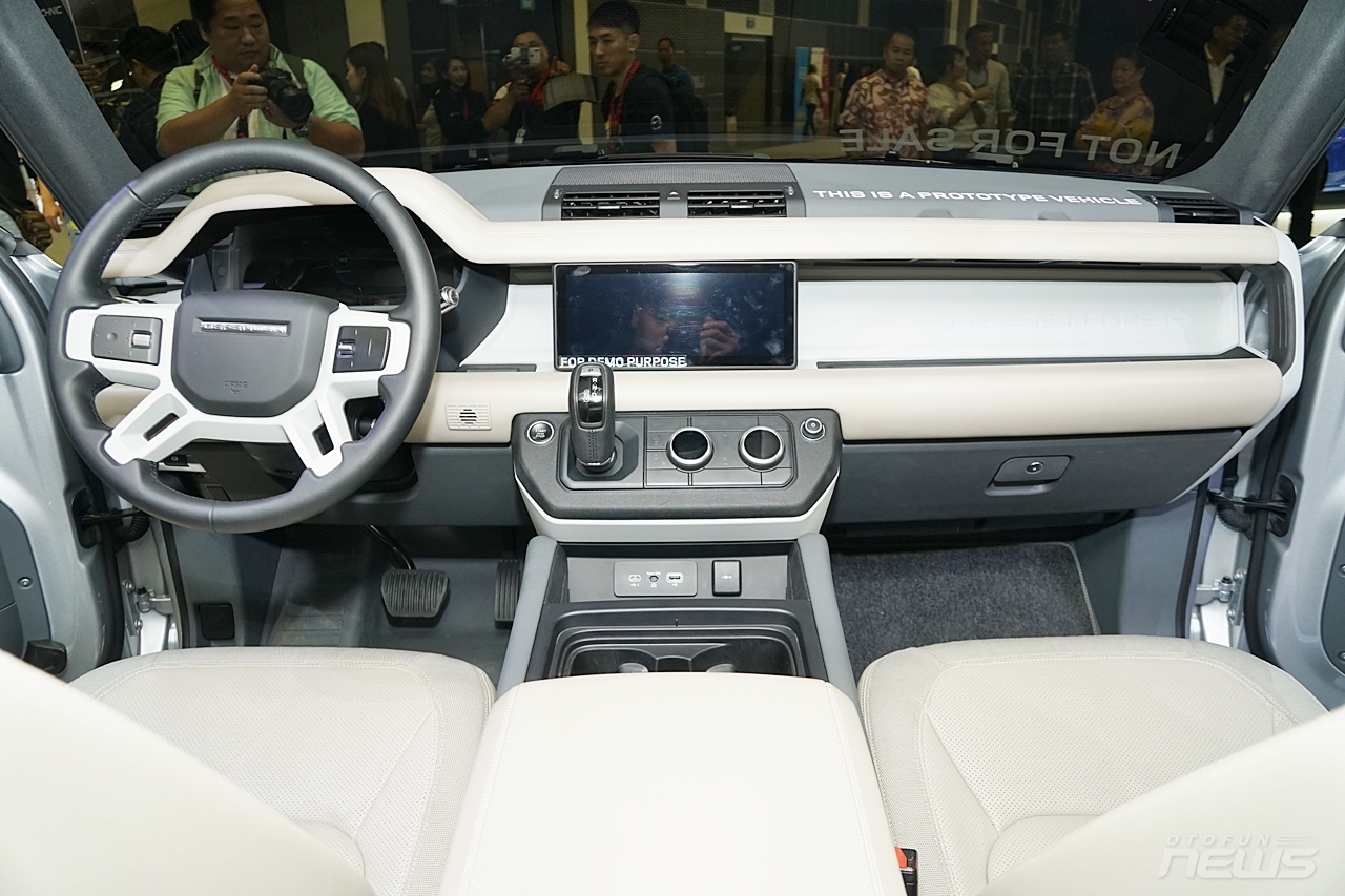 anh thuc te land rover defender 110 first edition gia 512 ty dong