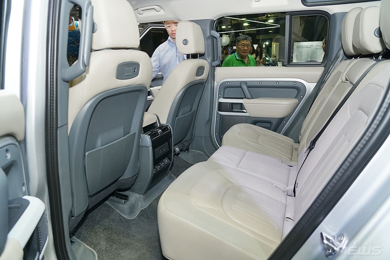 anh thuc te land rover defender 110 first edition gia 512 ty dong