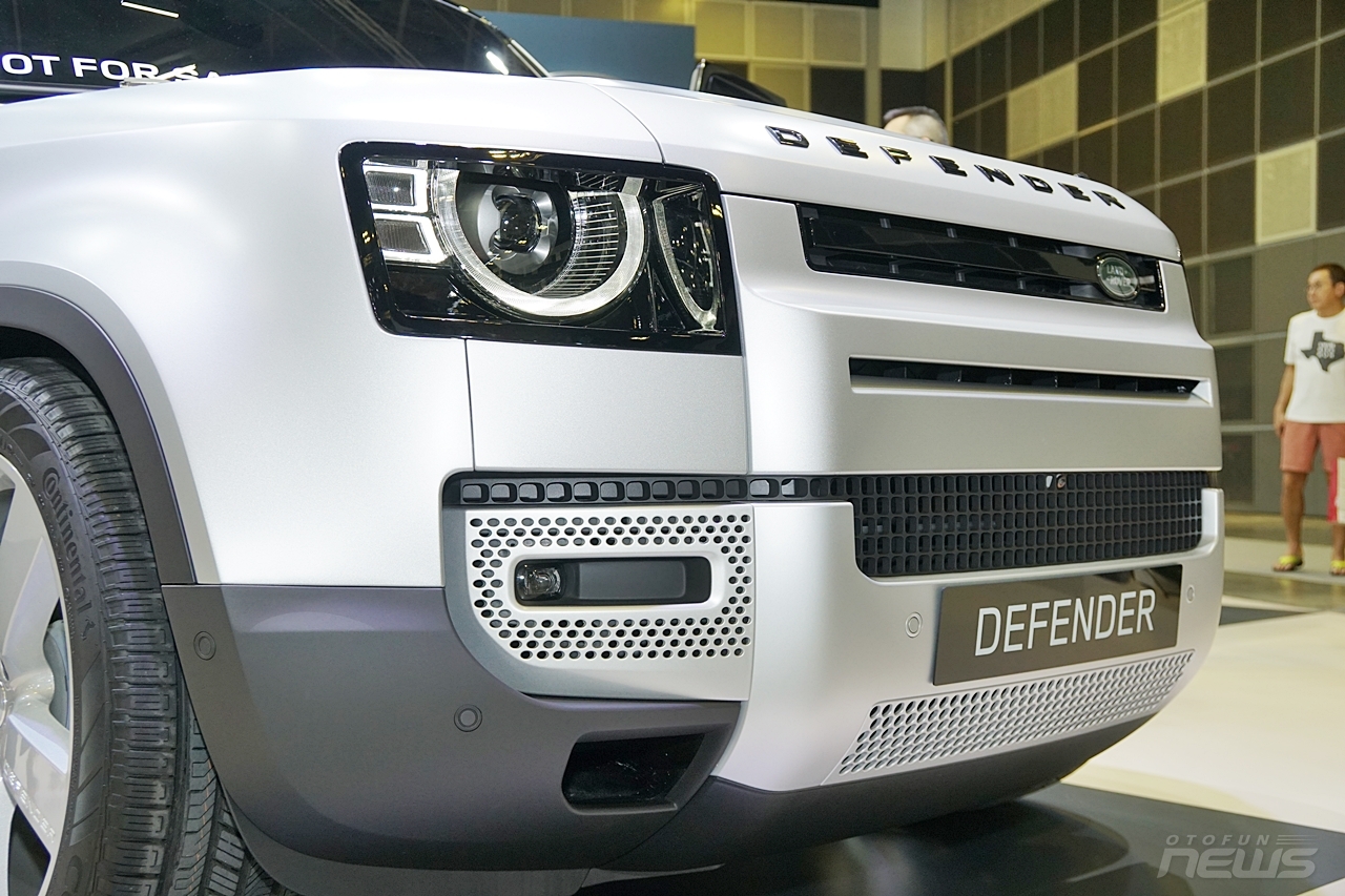 anh thuc te land rover defender 110 first edition gia 512 ty dong