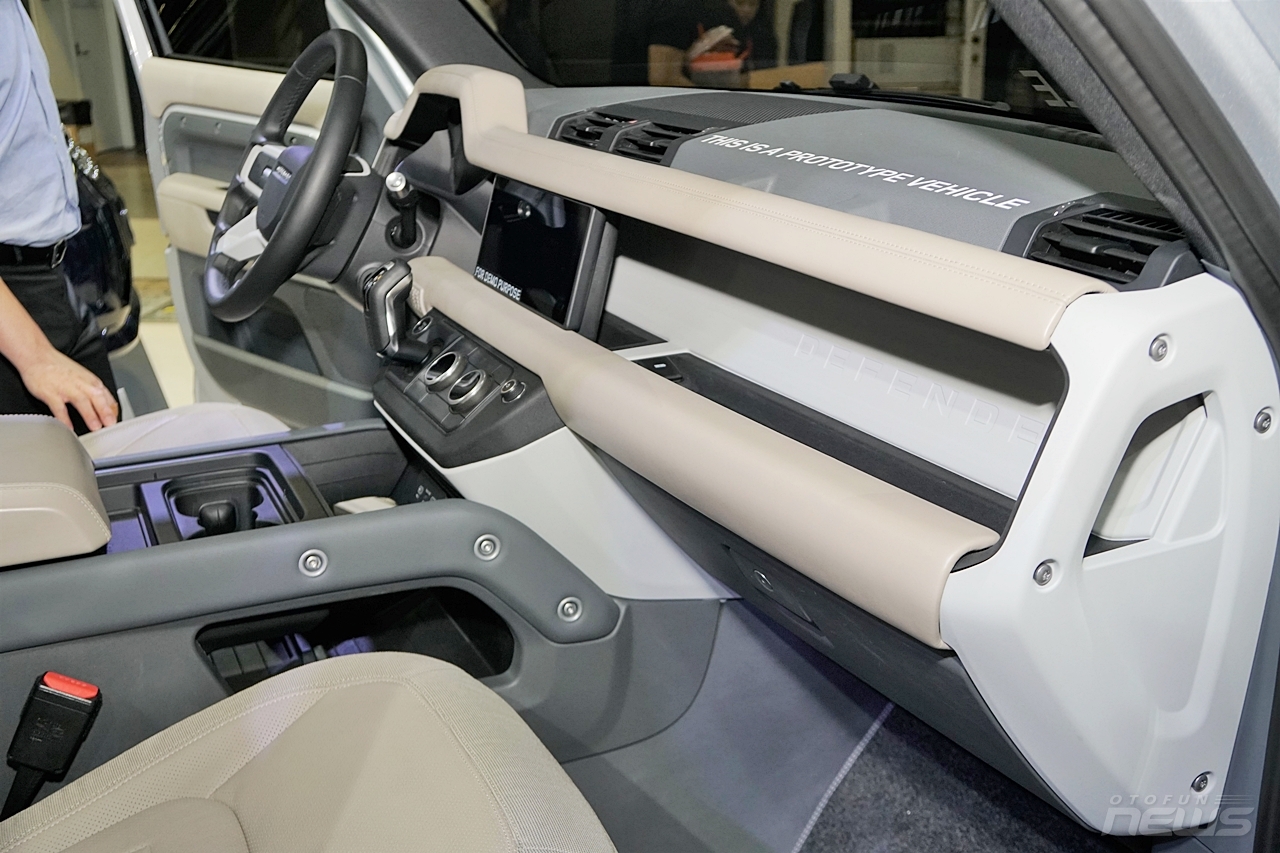 anh thuc te land rover defender 110 first edition gia 512 ty dong