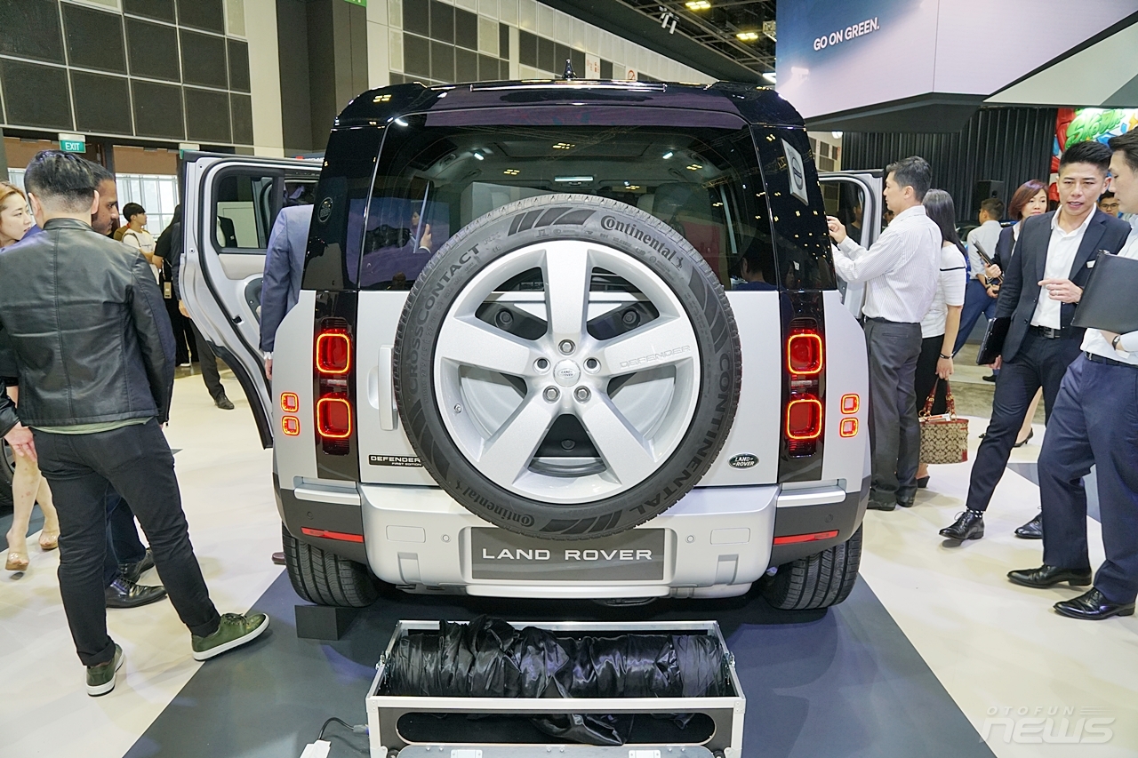 anh thuc te land rover defender 110 first edition gia 512 ty dong