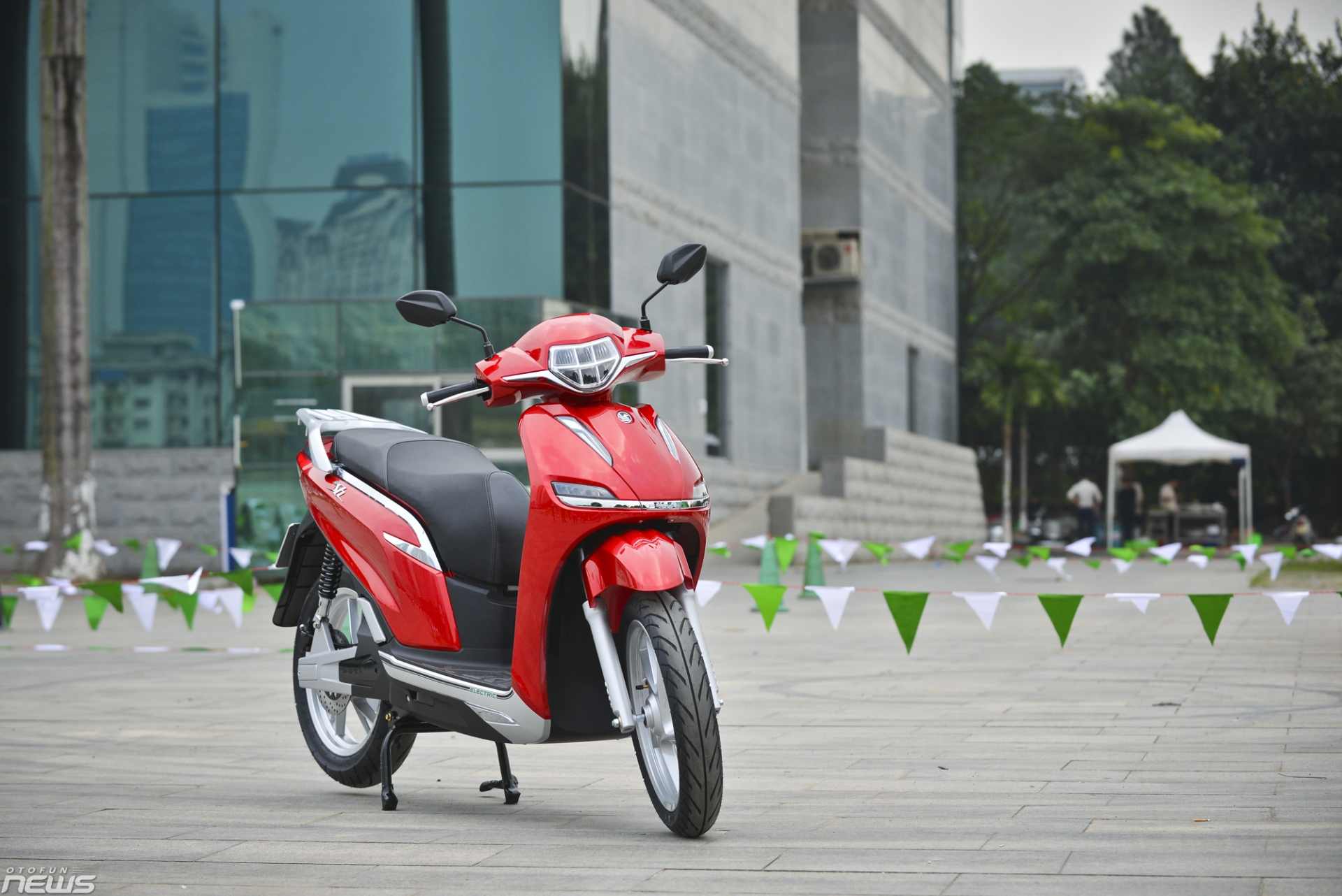 Đánh giá nhanh Pega eSH, xe máy điện bánh lớn tự tin so sánh với Honda SH danh gia nhanh pega esh xe may dien banh lon tu tin so sanh voi honda sh