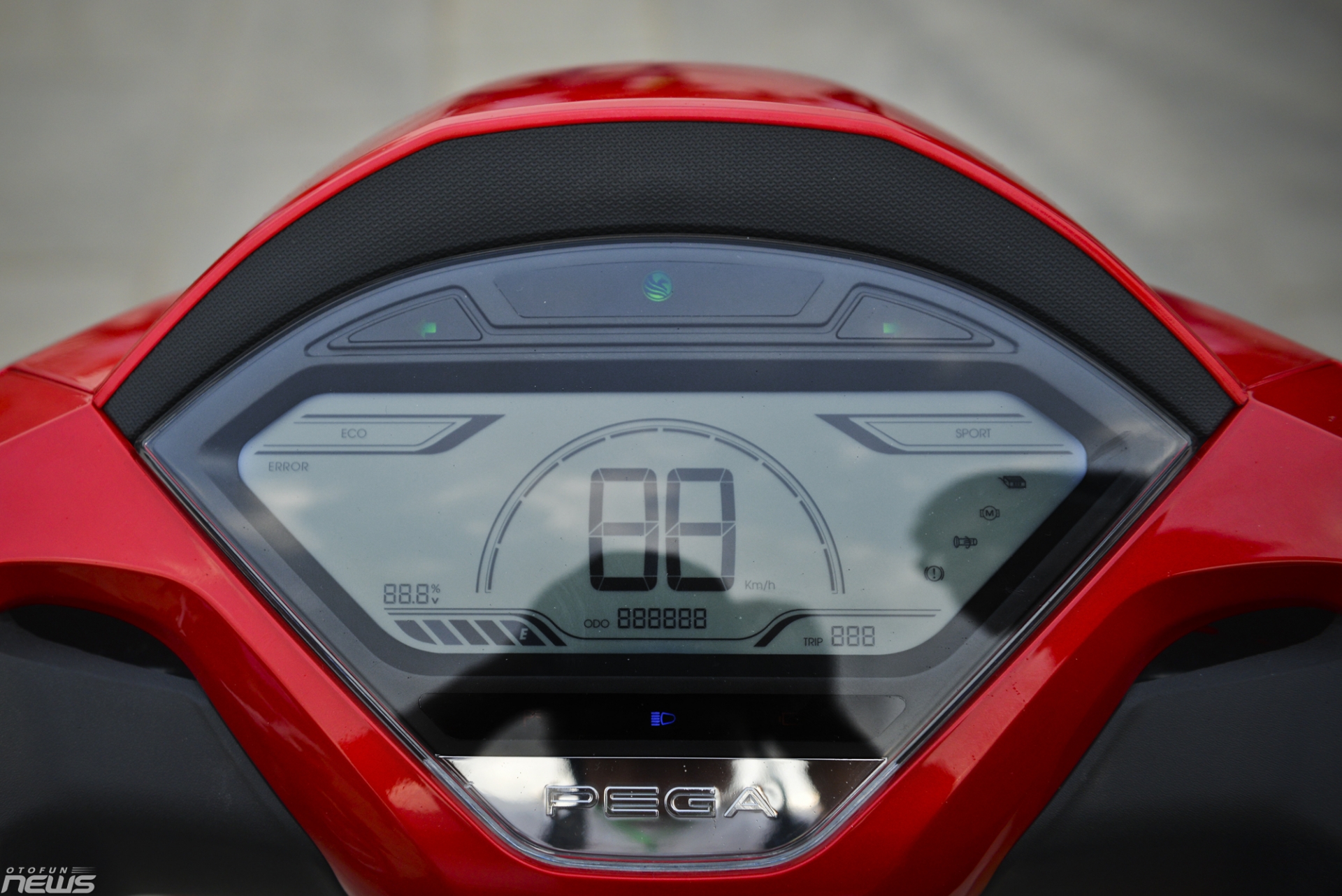 Đánh giá nhanh Pega eSH, xe máy điện bánh lớn tự tin so sánh với Honda SH danh gia nhanh pega esh xe may dien banh lon tu tin so sanh voi honda sh