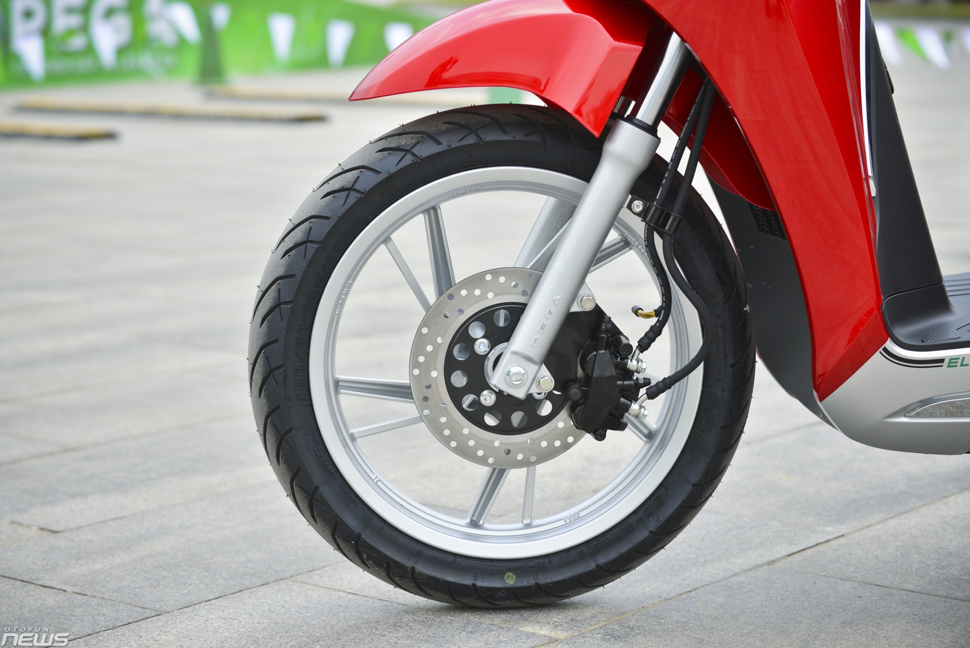 Đánh giá nhanh Pega eSH, xe máy điện bánh lớn tự tin so sánh với Honda SH danh gia nhanh pega esh xe may dien banh lon tu tin so sanh voi honda sh