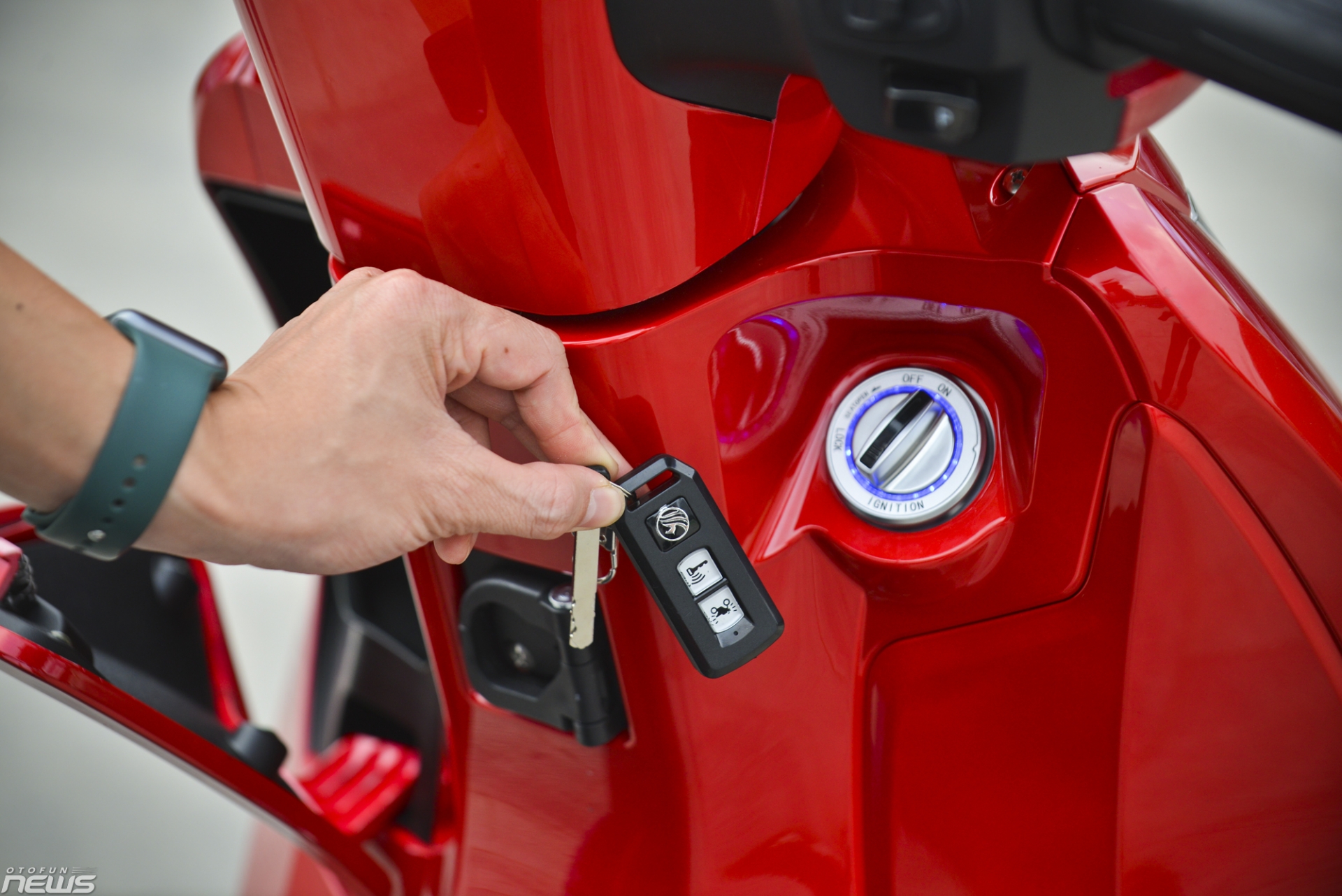 Đánh giá nhanh Pega eSH, xe máy điện bánh lớn tự tin so sánh với Honda SH danh gia nhanh pega esh xe may dien banh lon tu tin so sanh voi honda sh