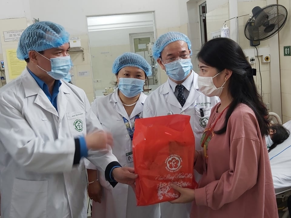 Tối 30 Tết: Bệnh viện Bạch Mai sẵn sàng ứng phó dịch bệnh viêm phổi lạ do virus corona toi 30 tet benh vien bach mai san sang ung pho dich benh viem phoi la do virus corona