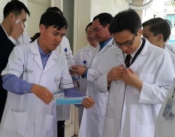 chu tich tong lien doan lao dong viet nam chuc tet benh vien viet duc