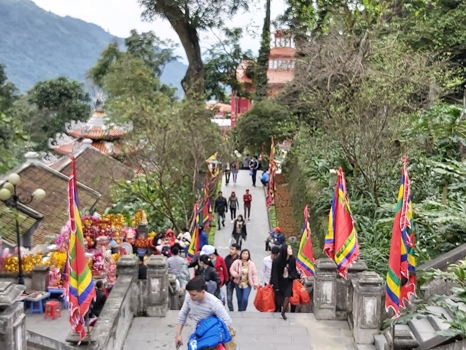 Mùng 2 Tết: Nhiều người mới ‘được’ đi chùa cầu an mung 2 tet nhieu nguoi moi duoc di chua cau an