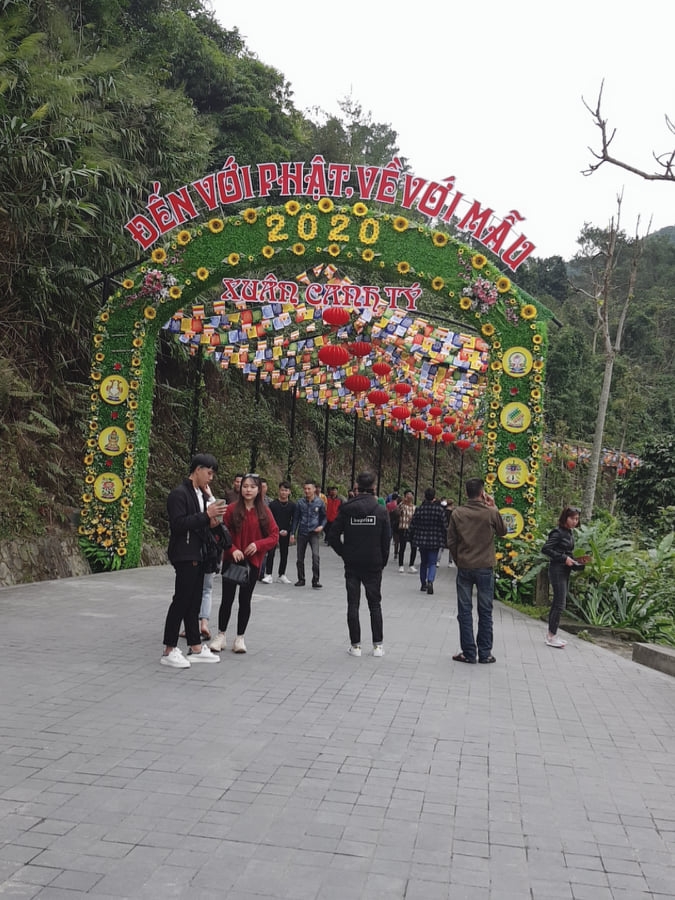 Mùng 2 Tết: Nhiều người mới ‘được’ đi chùa cầu an mung 2 tet nhieu nguoi moi duoc di chua cau an