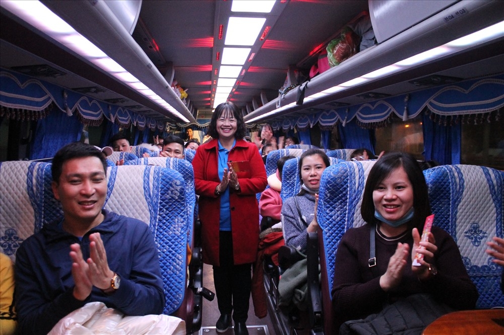 Tấm vé nghĩa tình cho những cái Tết sum vầy tam ve nghia tinh cho nhung cai tet sum vay